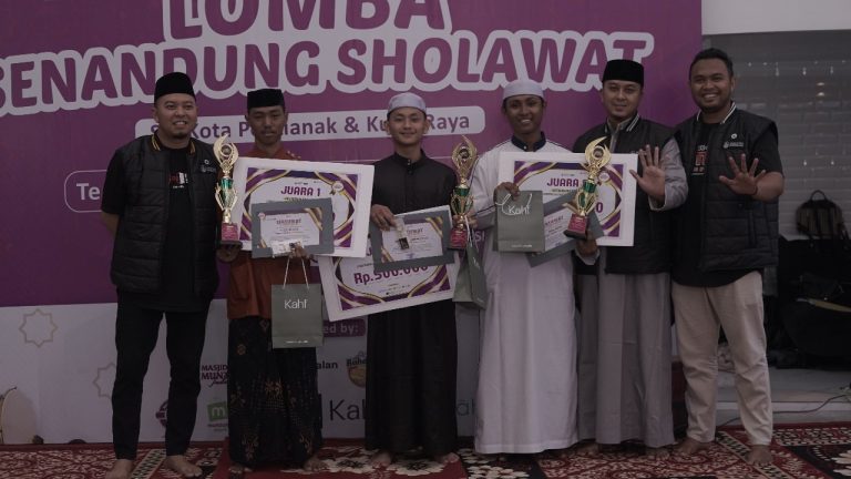 Foto Para Pemenang Lomba Senandung Sholawat Kategori Ikhwan